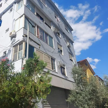 Apartment Nice ,quite Appartament 5-2 Tirana